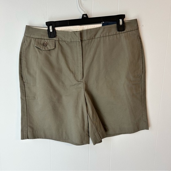Women’s size 12 Lands End army green summer shorts. Pockets NWT. Preppy look. - Picture 1 of 9